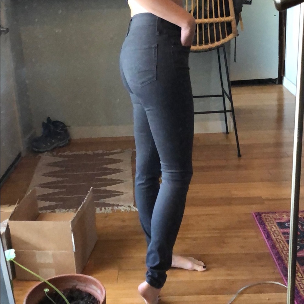 Skinny grey pants